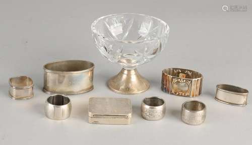 Lot silver with a pillbox with ribbewerking, five small