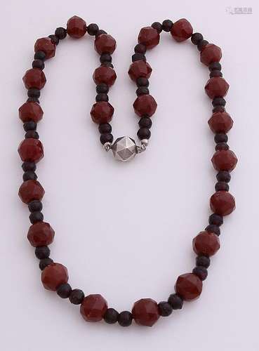 Collier carneoolkralen, ø 12mm, and garnet beads, ø