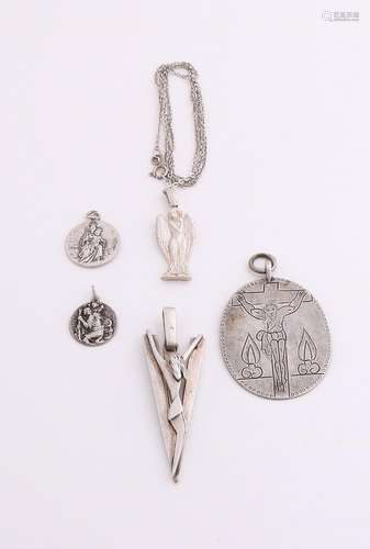 Lot religious pendants, some silver, with a scapular,