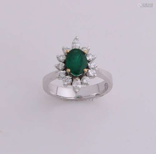 White gold ring, 750/000, with diamond and emerald.