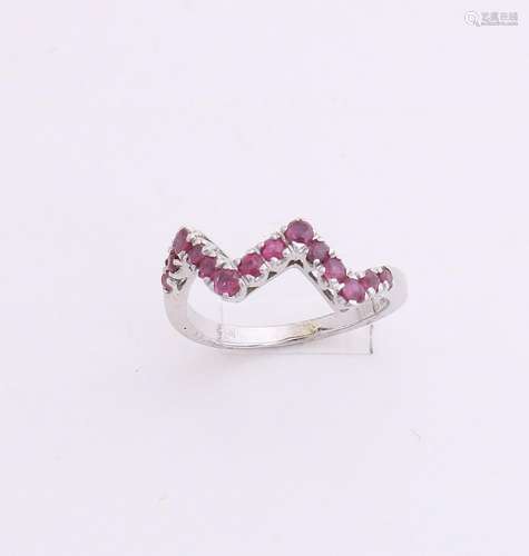 White gold ring, 750/000, with ruby. Diamond row ring