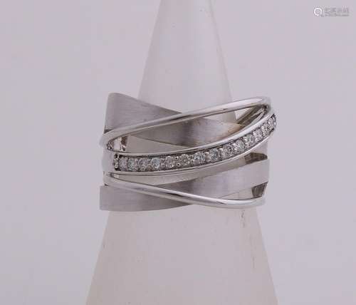 Graceful white gold ring, 750/000, with diamond. Ring