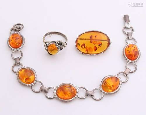 Silver bracelet, ring and pendant, 925/000, with amber.