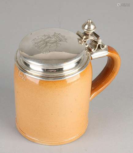 Silver tankard with valve 800/000. Earthenware tankard