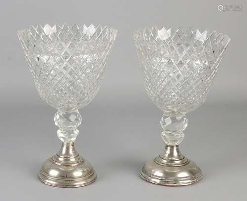 Set of two crystal sections on silver foot, 833/000.