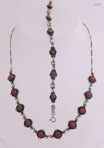 Silver necklace and bracelet, 800/000, with little