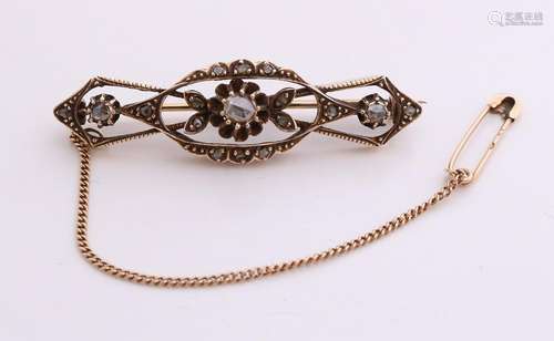 Beautiful yellow gold brooch, 585/000, with diamond.