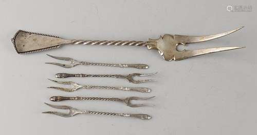 Silver meat fork and 5 olijfvorkjes, 835/000, meat fork