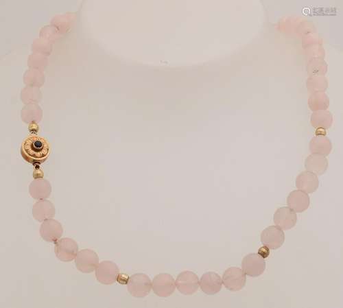 Necklace of rose quartz with gold, 585/000. Collier