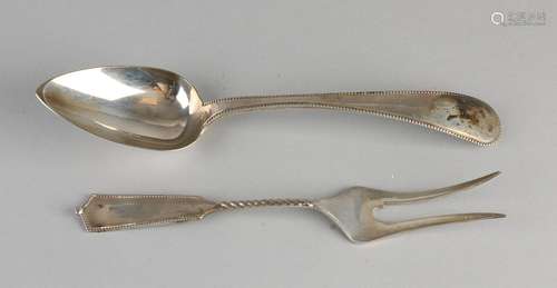 Two silver serving portions 833/000, with a opdienlepel