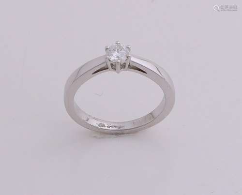 White gold solitaire ring, 750/000, with diamond. Ring