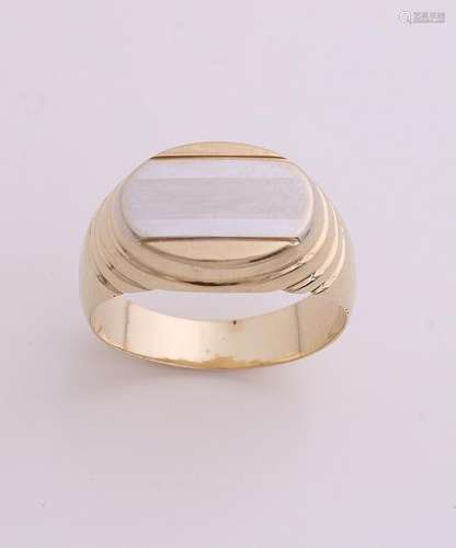 Yellow gold men's ring, 585/000, with an oval head with