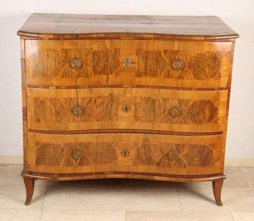 18th Century German Baroque walnut curved drawers with
