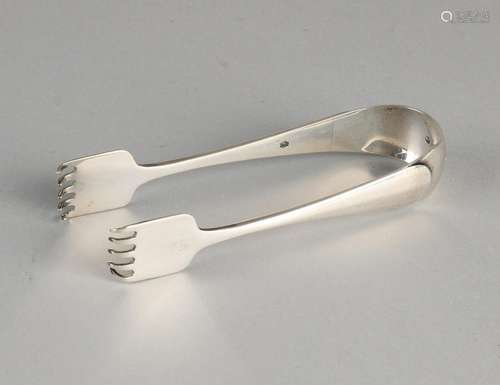 A sleek silver cube tongs, 835/000 with teeth, 12 cm.