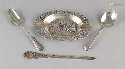 Lot with three parts of silver, 835/000, with an oval