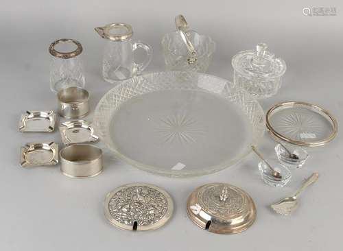 Lot crystal with silver, a cream couple with milk jug,