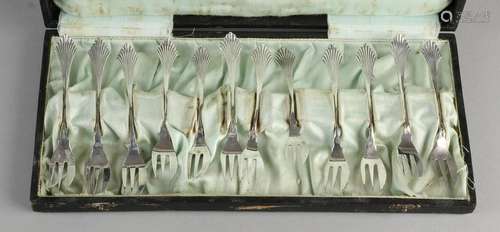 Cassette with silver cake forks 12, 833/000, having a