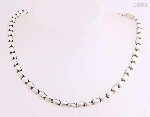 Silver necklace, 925/000, with links in the form of a