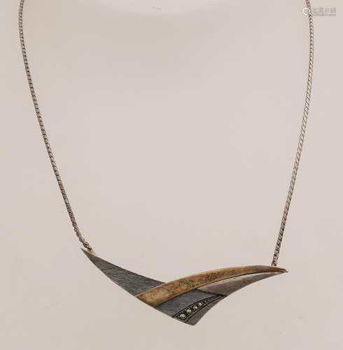 Silver choker, 925/000, having a v-shaped centerpiece