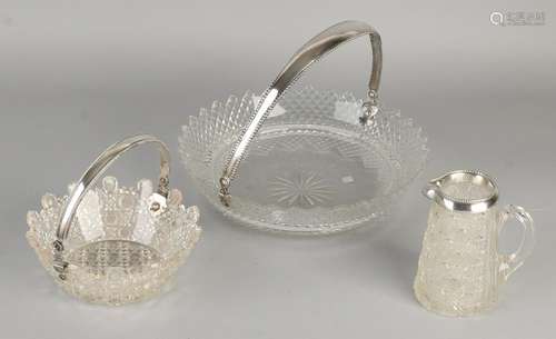 Three parts crystal with silver, 833/000. A scale with