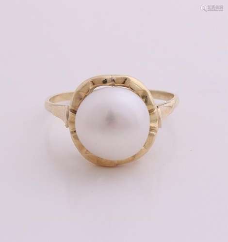 Yellow gold ring, 585/000, with pearl. Ring with large