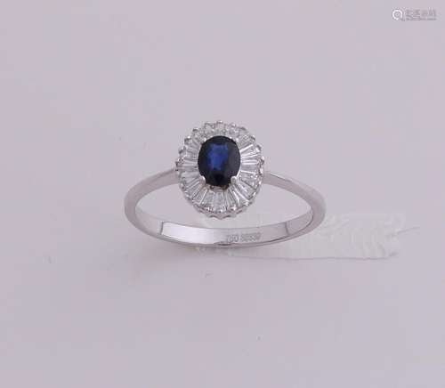 White gold ring, 750/000, with diamond and sapphire. A