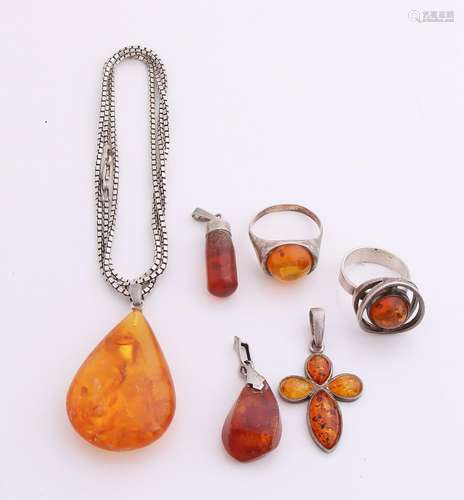 Lot of silver jewelry with amber, amber with two rings,