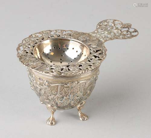 Silver tea strainer with its drip tray, 833/000,