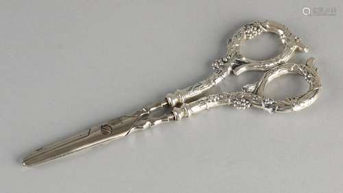 Grape shears with silver handles, 800/000, decorated