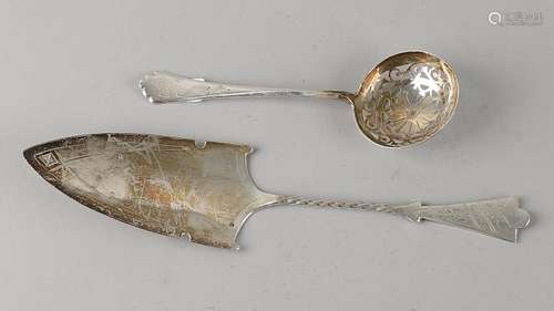 Silver dispensing spoon and cake slice, 833/000, small