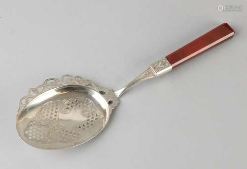 Patéschep silver, 833/000, with kornaleinen grip. Spoon