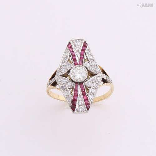 Gold ring 750/000, Art Deco ruby ??and diamond. Yellow