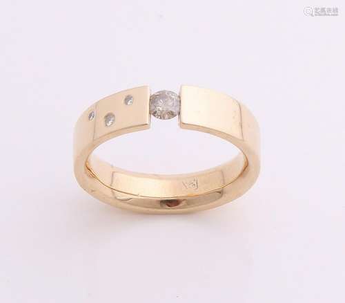 Yellow gold ring, 585/000, with diamond. A ring with