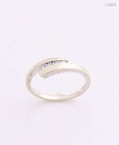 Ring, 333/000, with white stroke set with five