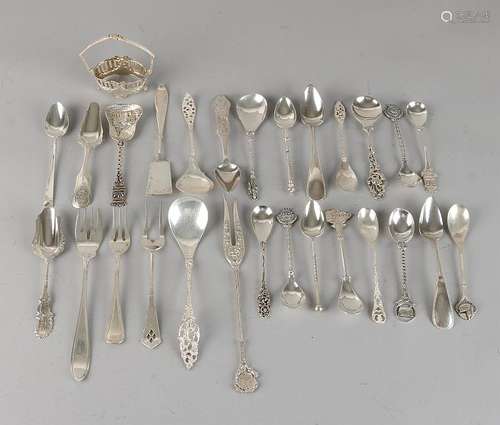 Lot silver, 835/000, with various sugar spoons, tea