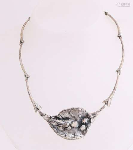 Fine silver choker, 925/000, with opal. Choker with