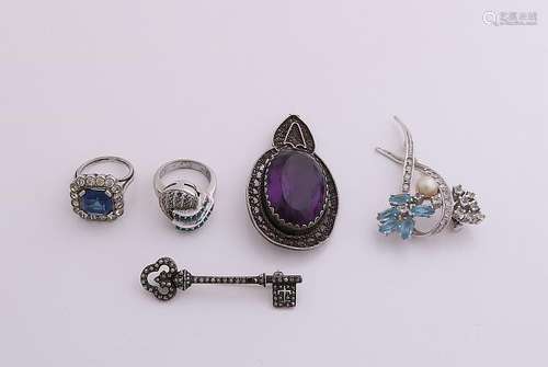 Lot silver jewelry with a brooch with pearl and blue