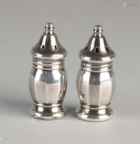 Silver salt and pepper shaker, 925/000, on circular