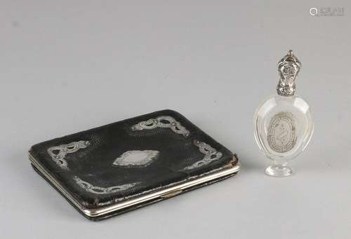 Cigarette case and perfume bottle with silver, 833/000.