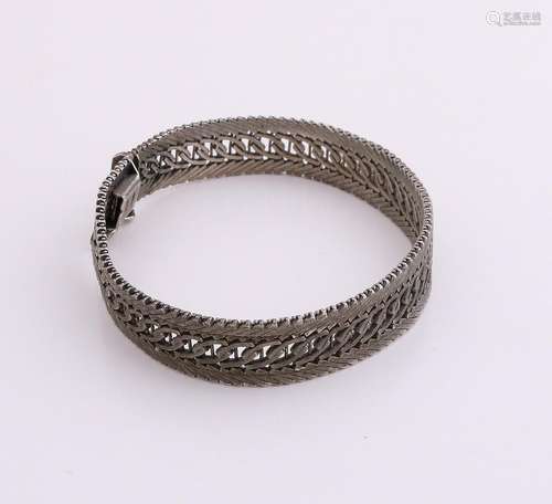 Silver bracelet, 835/000, with an openwork link.