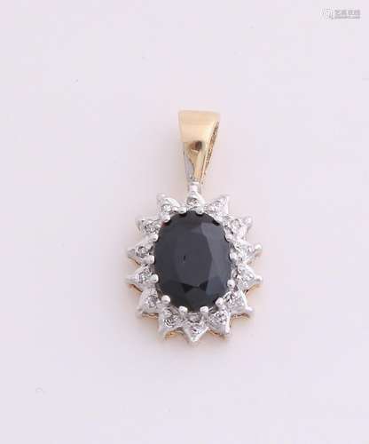 Yellow gold pendant, 585/000, with sapphire and