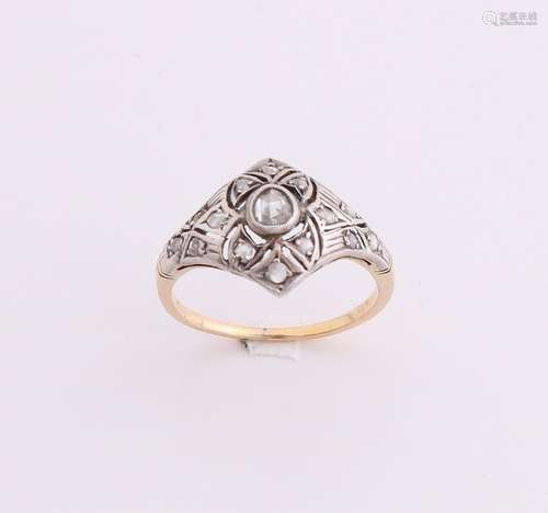 Yellow gold ring, 585/000, with diamond. Ring with a