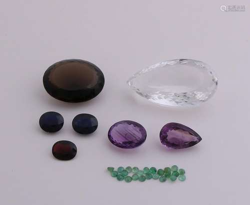 Lot gems: a large rock crystal, pear-shaped, 125,8ct,