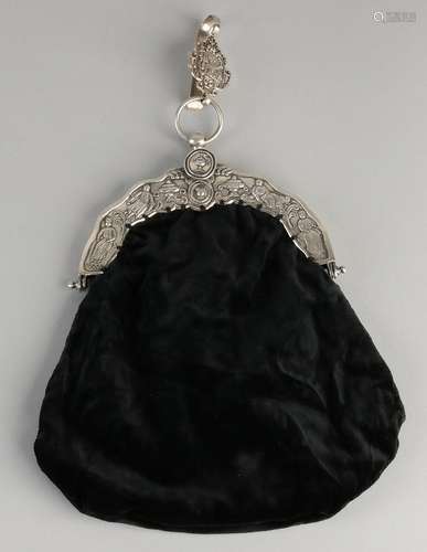 Purse with silver bow and rokhaak, 833/000. Molded