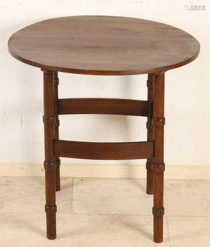 Oak Art Deco side table. Circa 1930. Dimensions: H 66 x