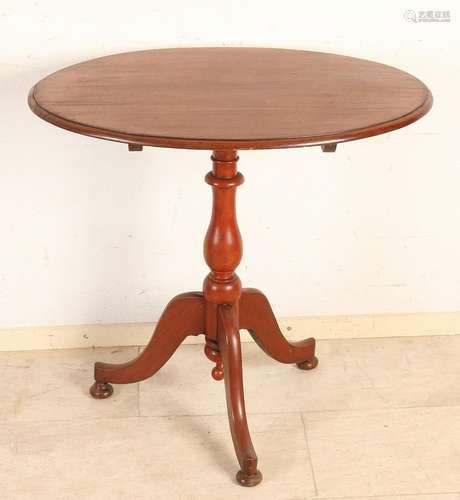 19th Century English mahogany tiltop table with oval