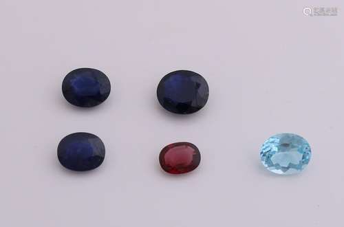 Lot gems with two oval faceted sapphires 5,21ct and