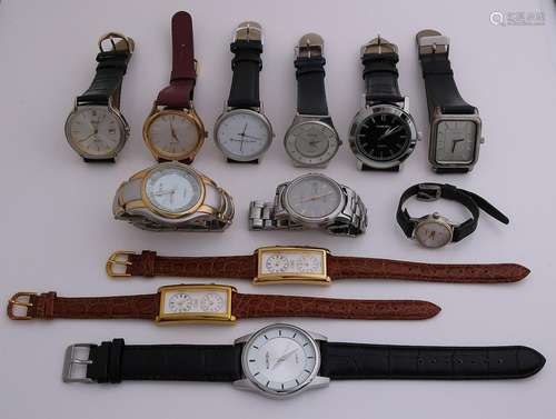 Box with 12 wristwatches, with leather, and metal band.