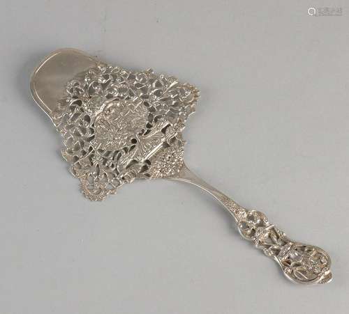 Beautifully 835/000 silver cake server with cutaway