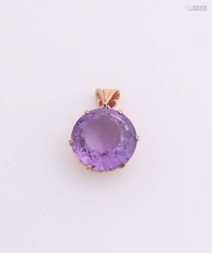 Fine gold-plated pendant with large amethyst, ø 18 mm.